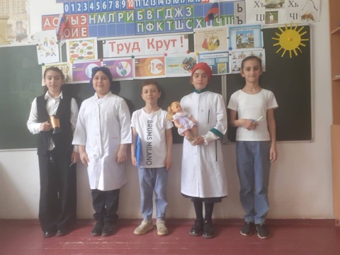 Внеурочное занятие Разговоры о важном &amp;quot;Труд крут&amp;quot; в 3 &amp;quot;в&amp;quot; классе (Ферзалиева М. З.).